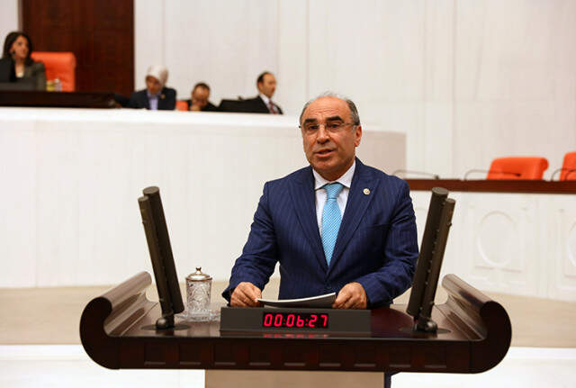 Son Dakika! CHP'li Vekilin Hayatını Kaybettiği İddialarına Oğlundan Yalanlama: Babamın Durumu Kritik Ama Yaşıyor CHP'li Vekilin Hayatını Kaybettiği İddialarına Oğlundan Açıklama: Babamın Durumu Kritik Ama Yaşıyor