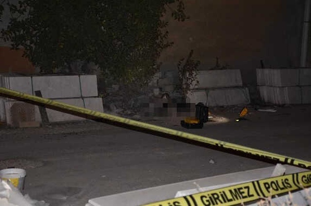 Yoldan Geçen Vatandaşlar, Yanan Cesedi Cansız Manken Sandı