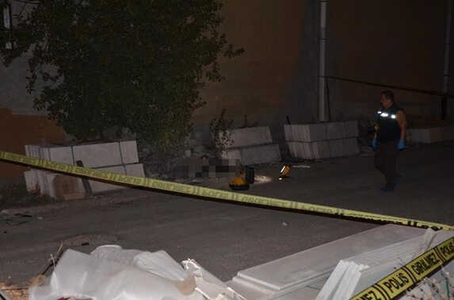 Yoldan Geçen Vatandaşlar, Yanan Cesedi Cansız Manken Sandı