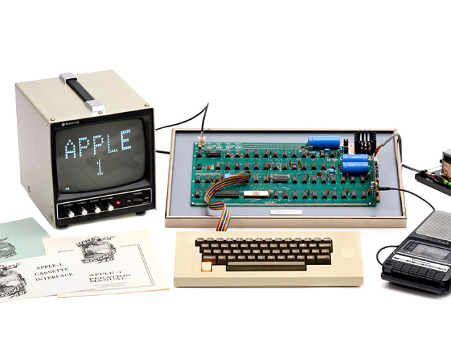 Apple'ın Hala Çalışır Durumda Olan İlk Bilgisayarı Apple-1, 375 Bin Dolara Satıldı