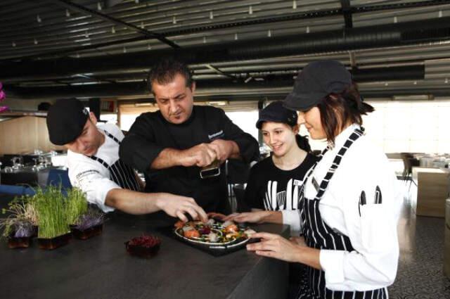 MasterChef'in Jürilerinden Lezzet Avcısı Mehmet Yalçınkaya Kimdir?