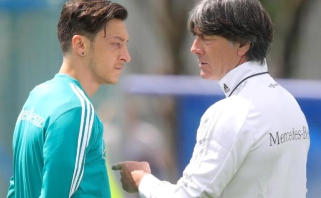 Mesut Özil, Antrenman Sahasına Gelen Milli Takım Teknik Direktörü Löw'le Görüşmedi