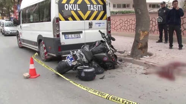 Motosikletli Polisler Şüpheli Kovalarken Ağaca Çarptı