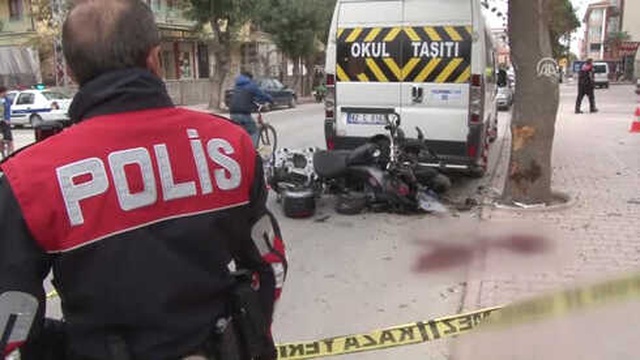 Motosikletli Polisler Şüpheli Kovalarken Ağaca Çarptı