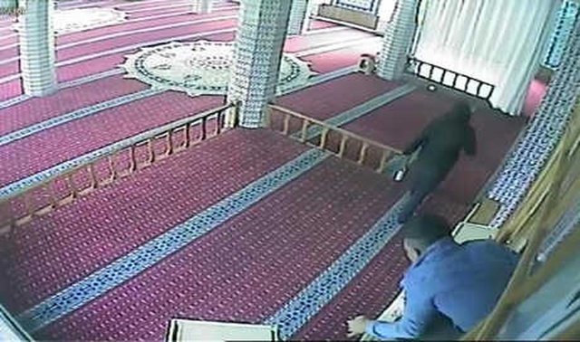 Hırsızlar, Önce Namaz Kıldı Ardından Sadaka Kutusundaki 500 Lirayı Çaldı