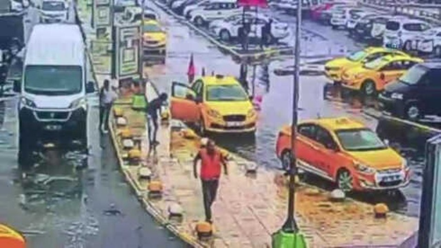 Taksicilerin, 1 Kişinin Ölümüyle Sonuçlanan Silahlı Kavgasının Görüntüleri Ortaya Çıktı