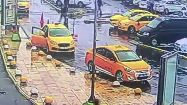 Taksicilerin, 1 Kişinin Ölümüyle Sonuçlanan Silahlı Kavgasının Görüntüleri Ortaya Çıktı