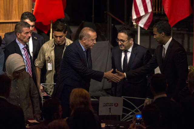ABD'de Yatırımcılara Seslenen Başkan Erdoğan'dan Sert Mesaj: Tek Taraflı Kararlar Karşılığını Bulur ABD'de Yatırımcılara Seslenen Başkan Erdoğan'dan Sert Mesaj: Tek Taraflı Kararlar Karşılığını Bulur