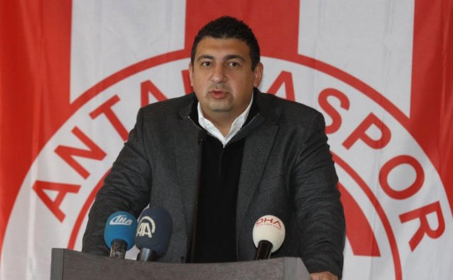 Antalyaspor'da <a class='keyword-sd' href='/ali-safak/' title='Ali Şafak'>Ali Şafak</a> Öztürk 3 Yıl Daha Başkan Oldu