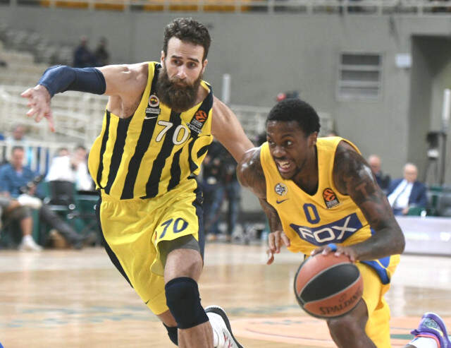 Fenerbahçe-Maccabi FOX Maçında İsrail Ekibinin Formasını Unutması Sonucu İlginç Bir Görüntü Ortaya Çıktı Fenerbahçe-Maccabi FOX Maçında İsrail Ekibinin Formasını Unutması Sonucu İlginç Görüntüler Ortaya Çıktı