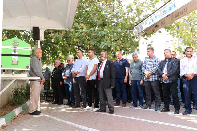 Benzinle Yakıldığı İddia Edilen Vatansever'in Cenazesi Defnedildi Bursa'da, Kızı Sevgilisi Tarafından Yakılarak Öldürülen Acılı Baba Konuştu: Sözün Bittiği Yer