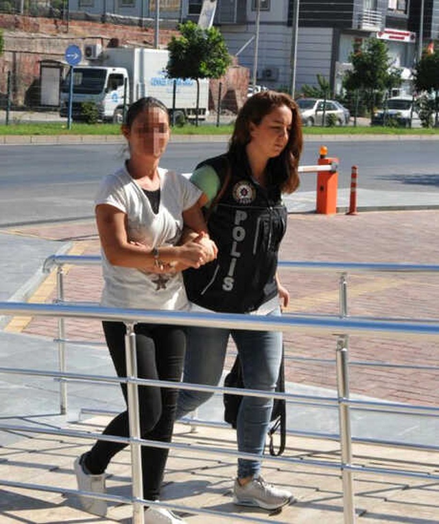 Biri 66 Yaşında, 2 Kadın Uyuşturucuyla Yakalandı