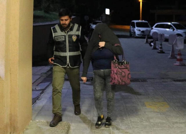 Bolu'da Fuhuş Operasyonu: 1 Yabancı Uyruklu 5 Kişi Gözaltına Alındı Bolu'da Fuhuş Operasyonu: 1 Yabancı Uyruklu 5 Kişi Gözaltına Alındı