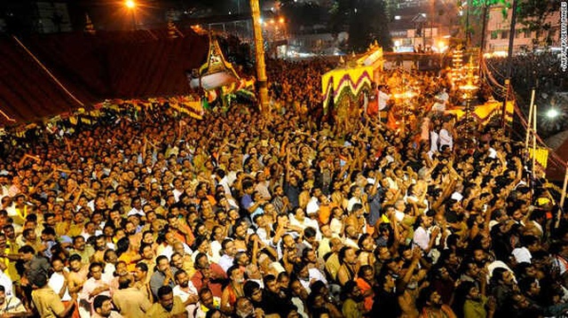 Hindistan'da, Yüksek Mahkeme Kadınlara Sabarimala Tapınağı'na Giriş Yasağını Kaldırdı