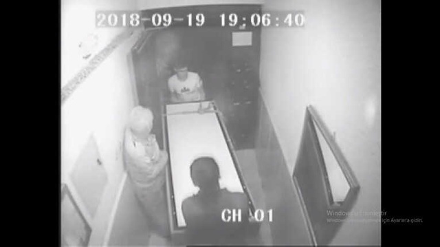 Öldürülen Gencin Cansız Bedeni, Baza İçerisinde Binadan Çıkarıldı