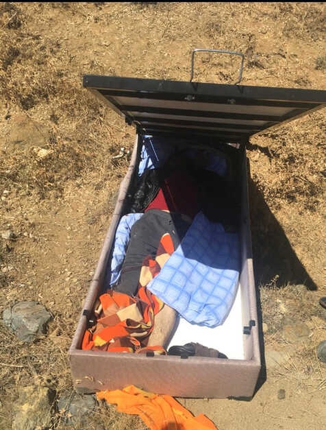Öldürülen Gencin Cansız Bedeni, Baza İçerisinde Binadan Çıkarıldı
