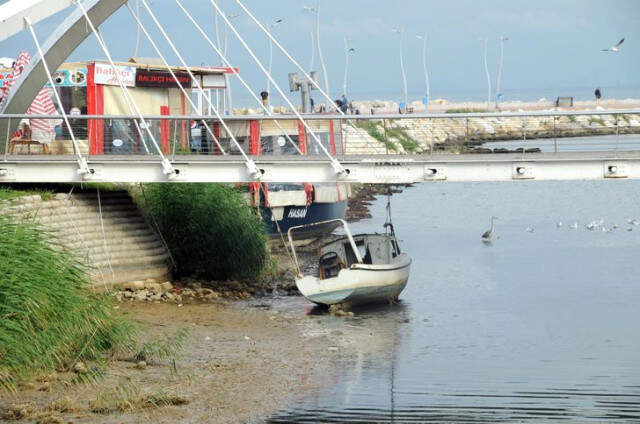 Yalova'da Deniz 25 Metre Çekildi! Depremin Habercisi mi? Yalova'da Deniz 25 Metre Çekildi! Depremin Habercisi mi?
