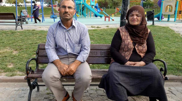 Bir Haftadır Parkta Altınlarını Bekleyen Çifte Mutlu Haberi Polis Ekipleri Verdi