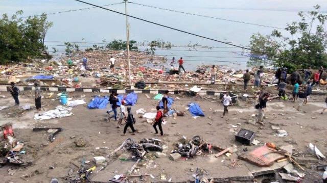 Endonezya'da, 7.7 Büyüklüğündeki Depremde Ölü Sayısı 384'e Yükseldi