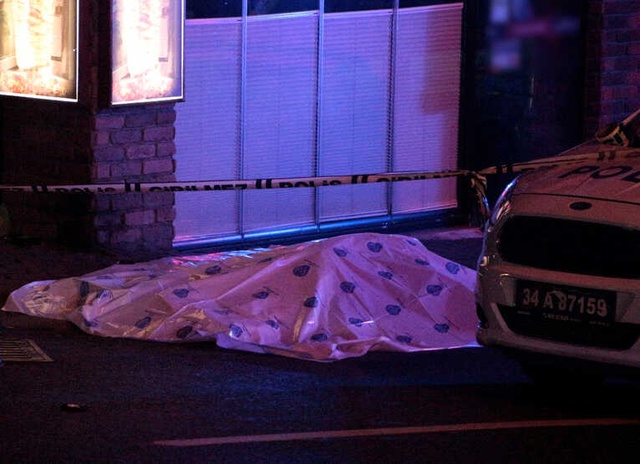 İstanbul'da Korkunç Cinayet! Talihsiz Adam Ekmek Almaya Giderken Boğazından Bıçaklanarak Öldürüldü