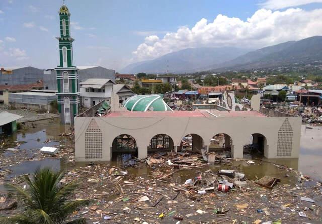 Endonezya'daki Deprem ve Tsunami'de Hayatını Kaybedenlerin Sayısı 832'ye Yükseldi