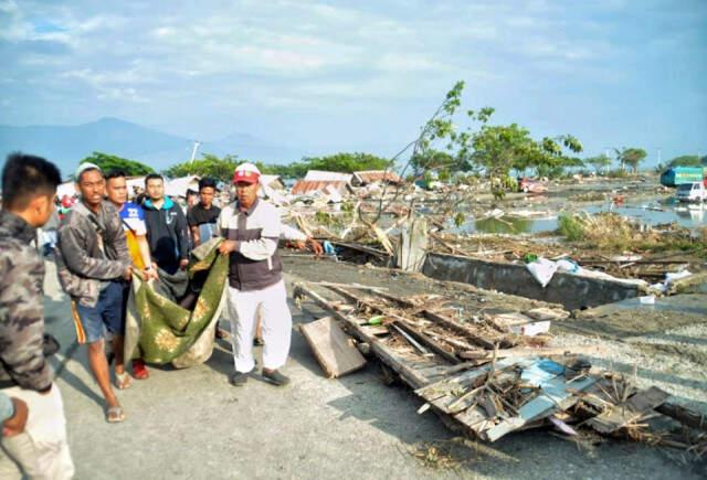 Endonezya'daki Deprem ve Tsunami'de Hayatını Kaybedenlerin Sayısı 832'ye Yükseldi