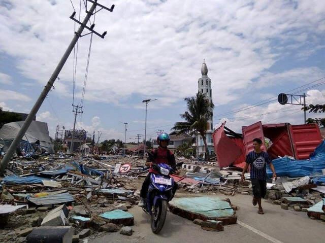 Endonezya'daki Deprem ve Tsunami'de Hayatını Kaybedenlerin Sayısı 832'ye Yükseldi