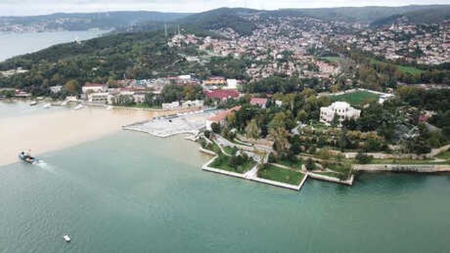 İstanbul'da Etkili Olan Yağmurla Beraber Boğaz'ın Rengi Değişti