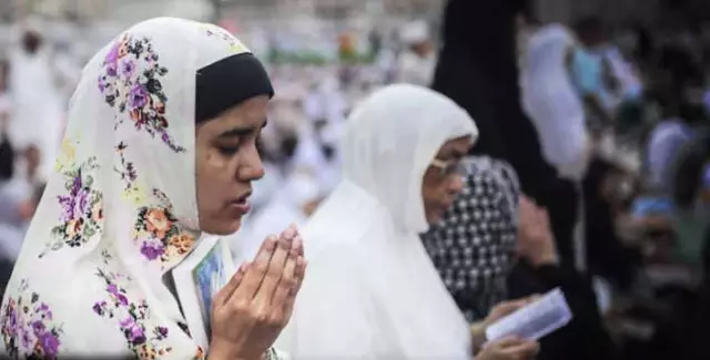 Hindistan'da Kadınlara Karşı Yüzyıllardır Uygulanan <a class='keyword-sd' href='/hac/' title='Hac'>Hac</a> Yasağı Kaldırıldı