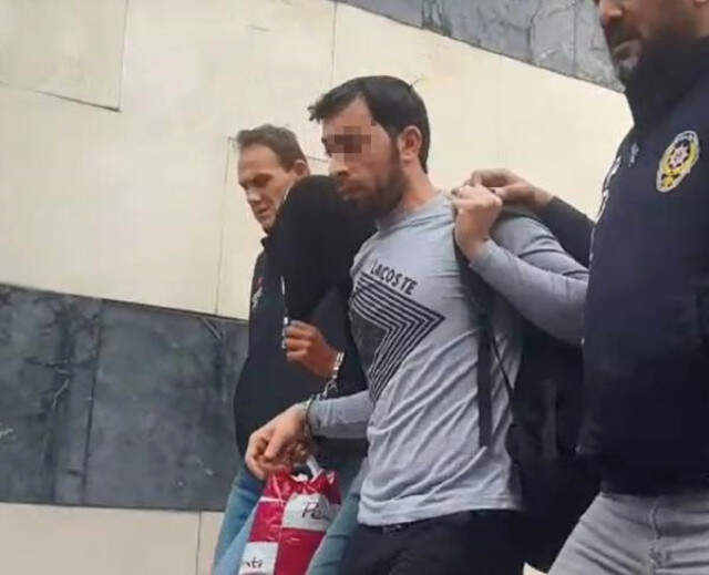İstanbul'da Kafede Başlayan Oturma Kavgası Kamerada: 1 Ölü, 1 Yaralı İstanbul'da Kafede Başlayan Oturma Kavgası Kamerada: 1 Ölü, 1 Yaralı