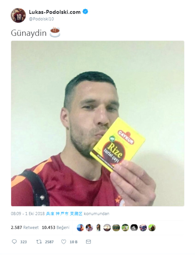 Eski Galatasaraylı Podolski, Rize'nin Fenerbahçe Galibiyeti Sonrası <a class='keyword-sd' href='/cay/' title='Çay'>Çay</a> Paketi Öptü