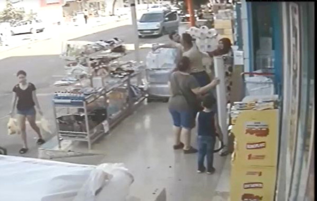İndirimli Perde Yüzünden Müşteriyi Ayağından Vuran Polis Memuru Açığa Alındı