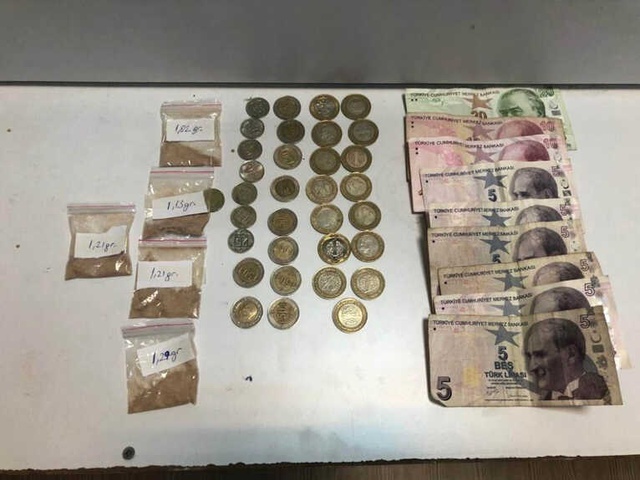 Polisten, Kafasını Kaldırmak İsteyen Zehir Tacirine Tokat Gibi Sözler: Uyuşturucu İçenin Başı Dik Olmaz