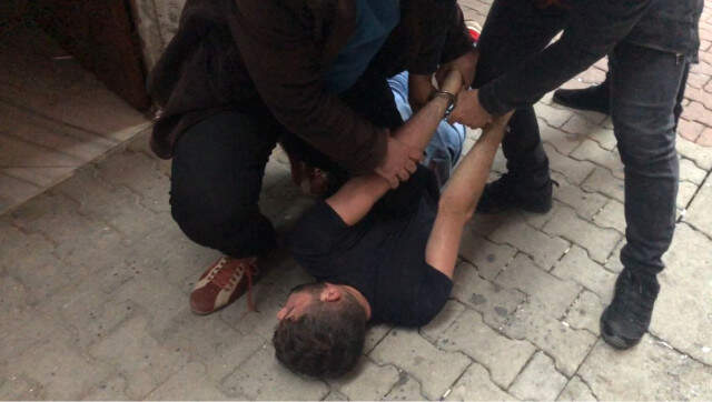 Polisten Uyuşturucu Tacirine: 'Uyuşturucu İçenin Başı Dik Olmaz' Polisten, Kafasını Kaldırmak İsteyen Zehir Tacirine Tokat Gibi Sözler: Uyuşturucu İçenin Başı Dik Olmaz