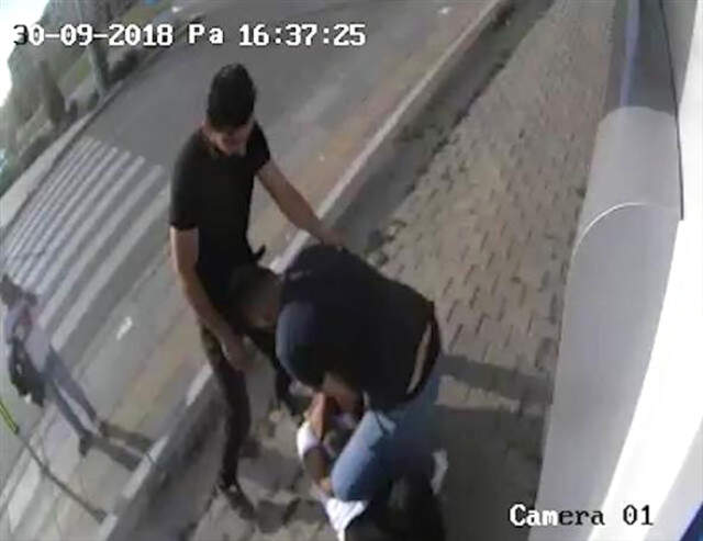 ATM'lere İğne Büyüklüğünde Kamera Yerleştirip Şifreleri Kopyalayan Çete Çökertildi ATM'lere İğne Büyüklüğünde Kamera Yerleştirip Şifreleri Kopyalayan Çete Çökertildi