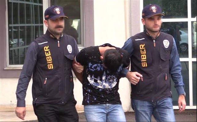 ATM'lere İğne Büyüklüğünde Kamera Yerleştirip Şifreleri Kopyalayan Çete Çökertildi ATM'lere İğne Büyüklüğünde Kamera Yerleştirip Şifreleri Kopyalayan Çete Çökertildi