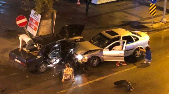 Dehşete Düşüren Kazadan Sağ Çıkan Sürücüler, Şoka Girdi Kaza Sonrası Şoka Giren Sürücüler, Garip Hareketler Sergiledi