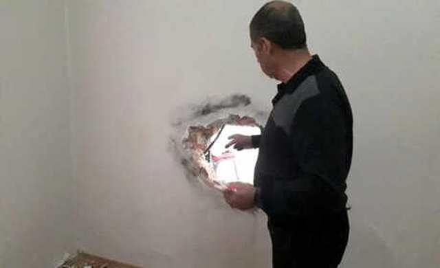  <a class='keyword-sd' href='/izmir/' title='İzmir'>İzmir</a>'de Hırsızlar, Apartman Duvarını Delip Kuyumcudan 1 Kilo Altın Çaldı
