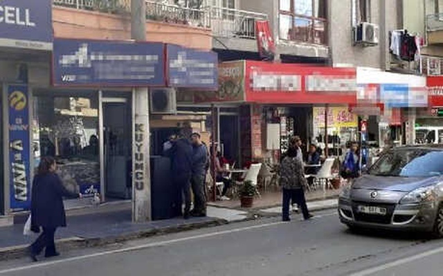 İzmir'de Hırsızlar, Apartman Duvarını Delip Kuyumcudan 1 Kilo Altın Çaldı