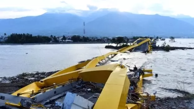 Endonezya'da Deprem ve Tsunami: Çamura Gömülen Kilisede 34 Öğrencinin Cesedi Bulundu