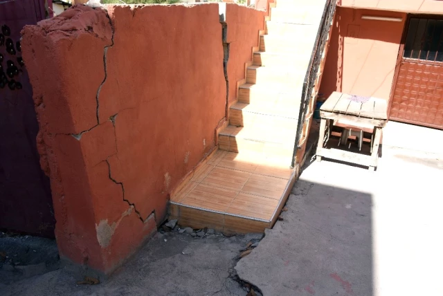 Mersin'de 'Gizemli Kazı' Esnasında Zarar Gören Evlerin Tadilatı Yapılmadı