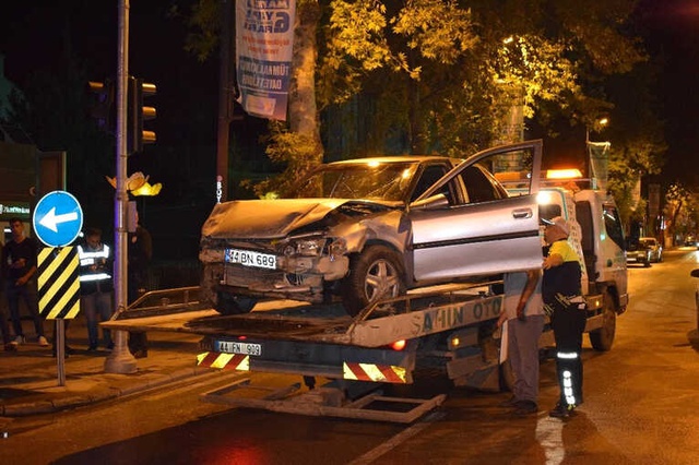 Kaza Sonrası Şoka Giren Sürücüler, Garip Hareketler Sergiledi