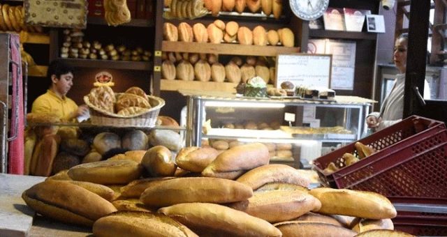 Ankara'da Bakkallar, ''Problem Çözülene Kadar Satmayacağız'' Deyip Ekmek Satışını Durdurdu