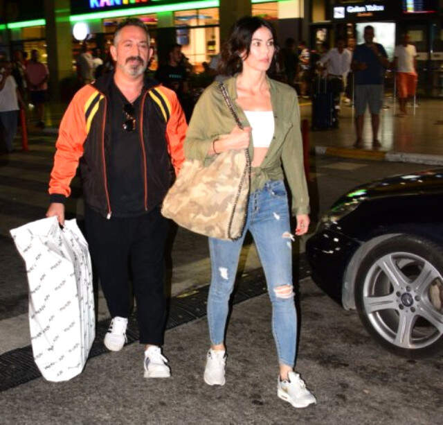 Bomba İddia! Usta Komedyen Cem Yılmaz ve Defne Samyeli Önümüzdeki Ay Evleniyor Bomba İddia! Usta Komedyen Cem Yılmaz ve Defne Samyeli Önümüzdeki Ay Evleniyor