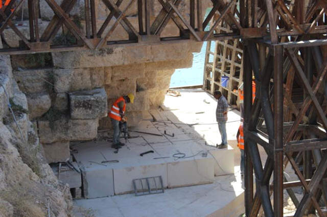 200 Yıl Önce Havaya Uçurulan 1800 Yıllık Köprünün İki Yakası Birleşiyor.