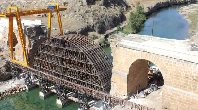 200 Yıl Önce Havaya Uçurulan 1800 Yıllık Köprünün İki Yakası Birleşiyor.