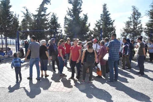 İki Öğrencisi Kaçırılmaya Çalışılan Okulda Veliler Nöbet Tutuyor