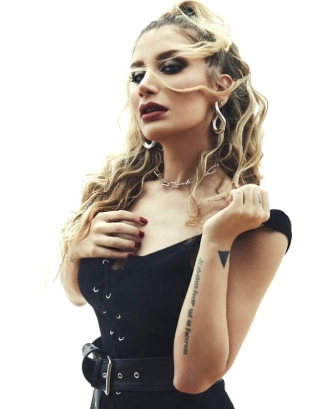 İrem Derici, İsminin Konulma Hikayesini Takipçileriyle Paylaştı İrem Derici, İsminin Konulma Hikayesini Takipçileriyle Paylaştı