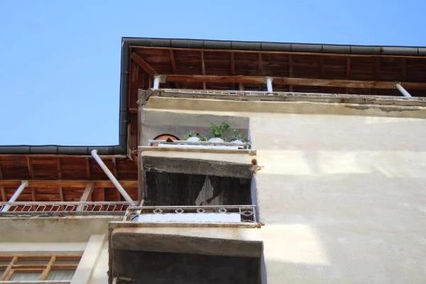 Yolunu Şaşıran Sincap, 5 Katlı Apartmana Tırmandı