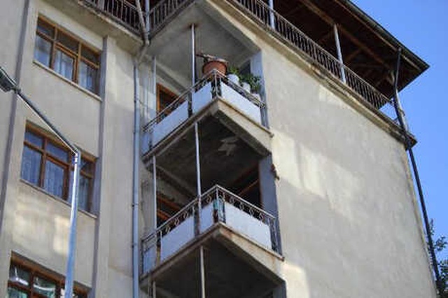 Yolunu Şaşıran Sincap, 5 Katlı Apartmana Tırmandı